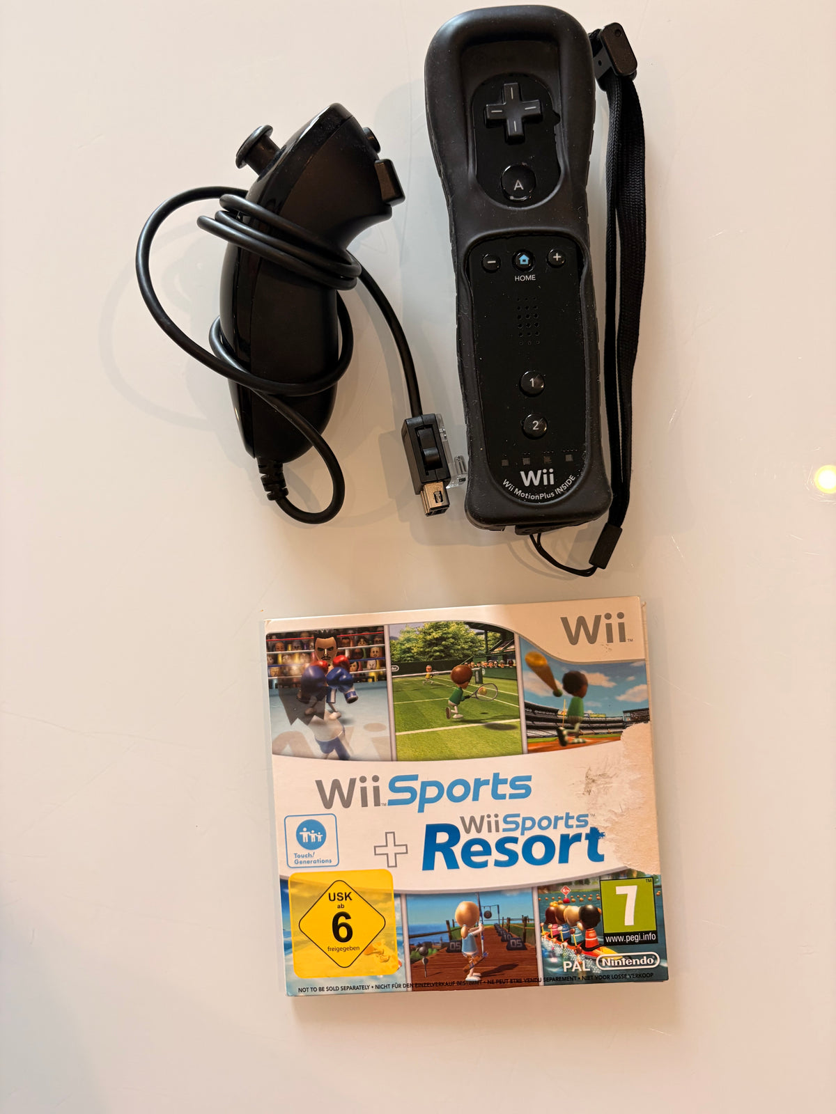 Console Nintendo Wii Noire (Modèle RVL-001) + Wii Remote Plus & Nunchuk + Jeu