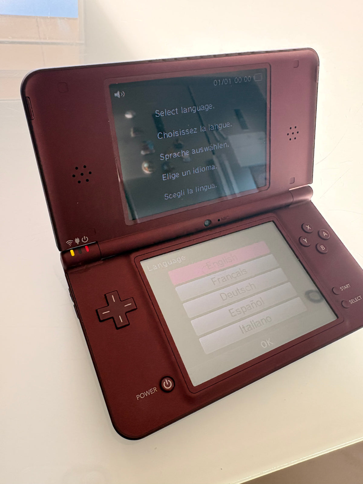 Nintendo DSi XL Bordeaux (Wine Red)
