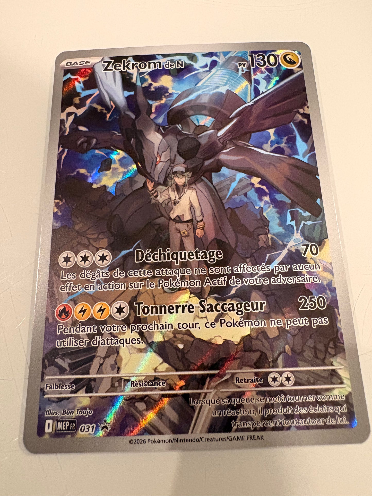 Carte Pokémon : Zekrom de N – Promo ETB Héros Transcendants (MEP FR 031) + Sleeve Dracolosse
