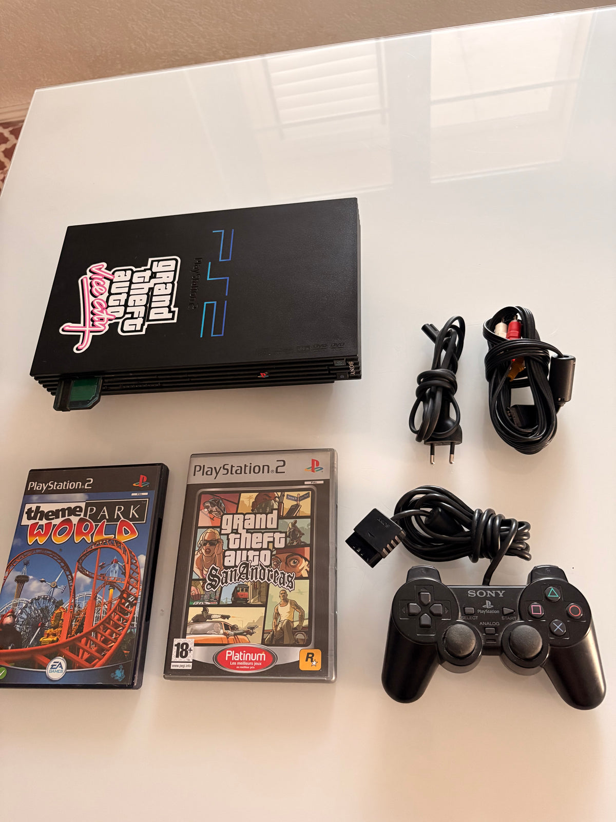 Pack Console PlayStation 2 (PS2 Fat) Noire + 1 Manette + Carte Mémoire + 2 Jeux + Câbles