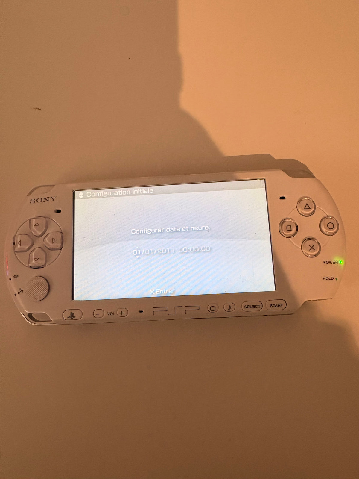 Console Sony PSP Blanche (Batterie Neuve) + Chargeur, Housse & 2 Jeux