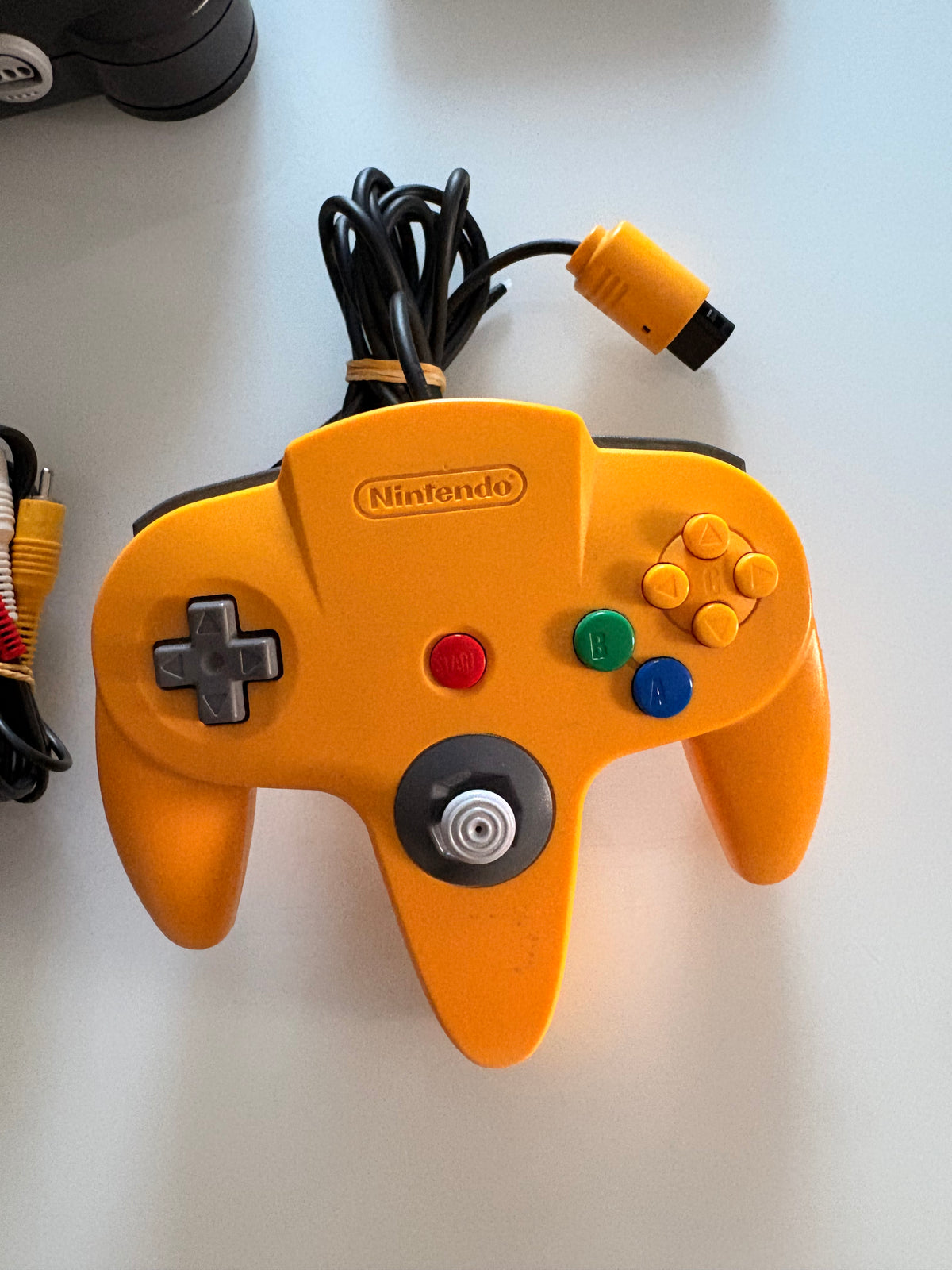 Pack Console Nintendo 64 (N64) + Manette Jaune + Mario Kart 64 + Câbles