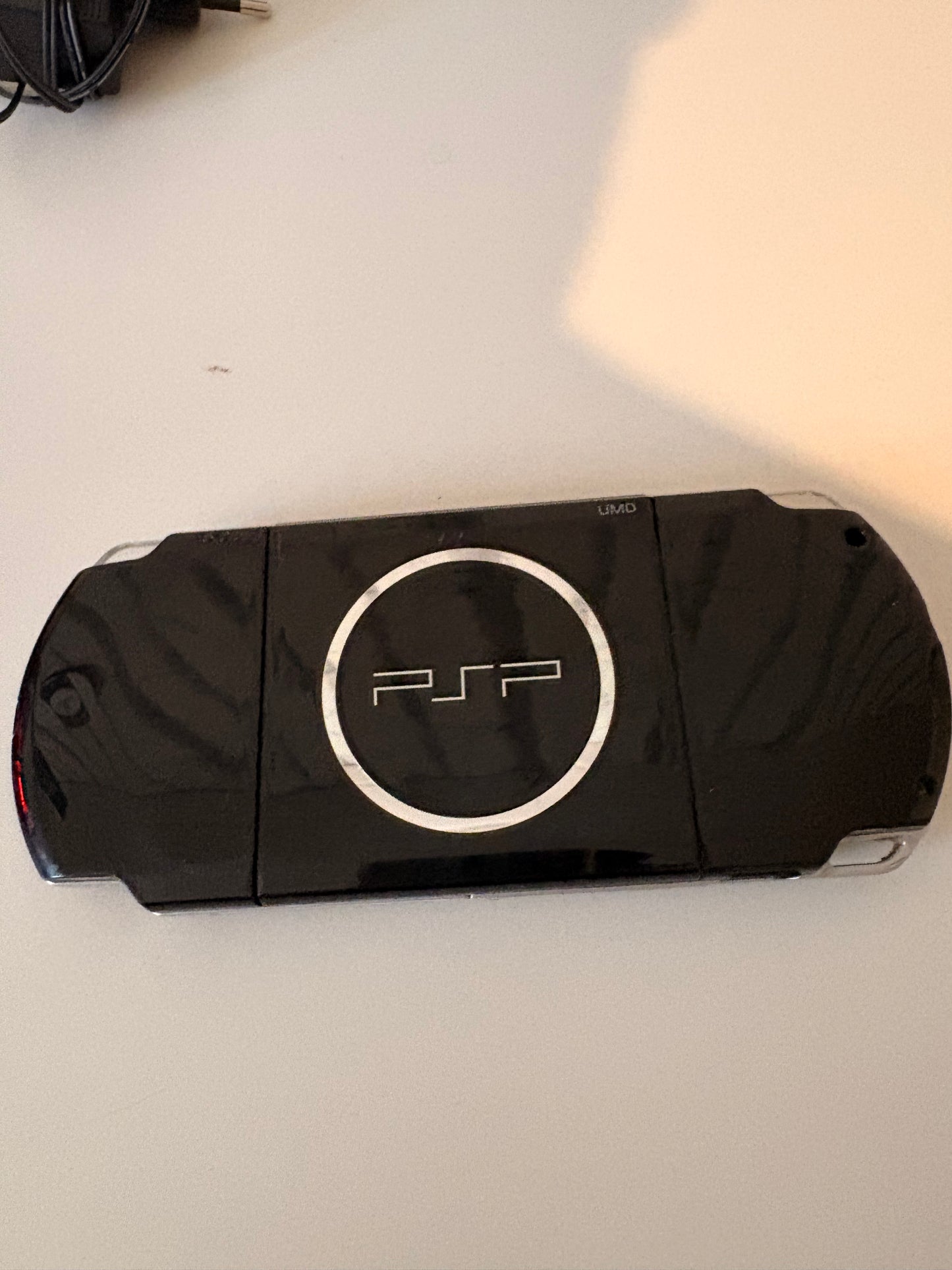 Console Sony PSP Noire (Batterie Neuve) + Chargeur, Housse & 2 Jeux Need for Speed