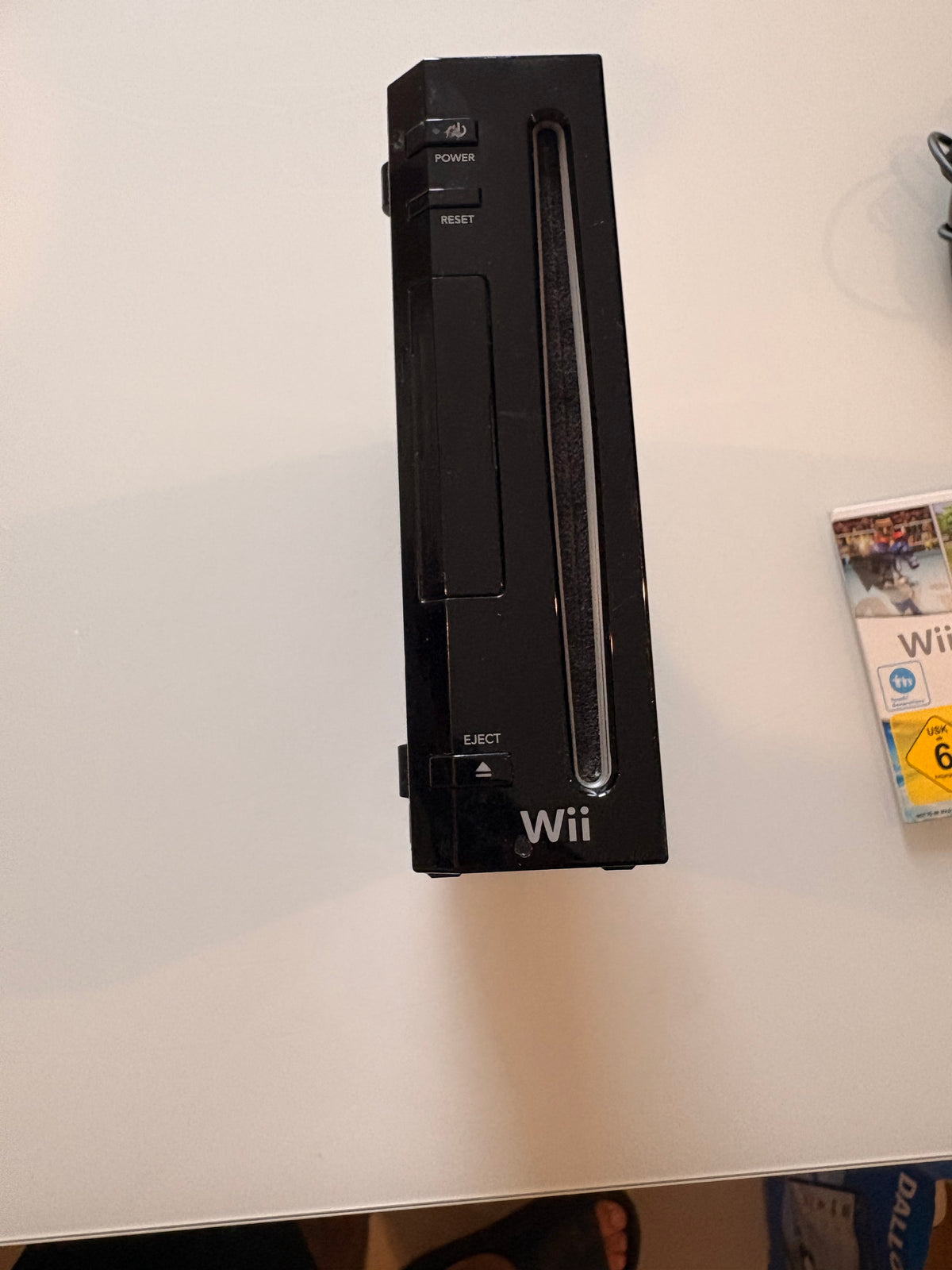 Console Nintendo Wii Noire (Modèle RVL-001) + Wii Remote Plus & Nunchuk + Jeu