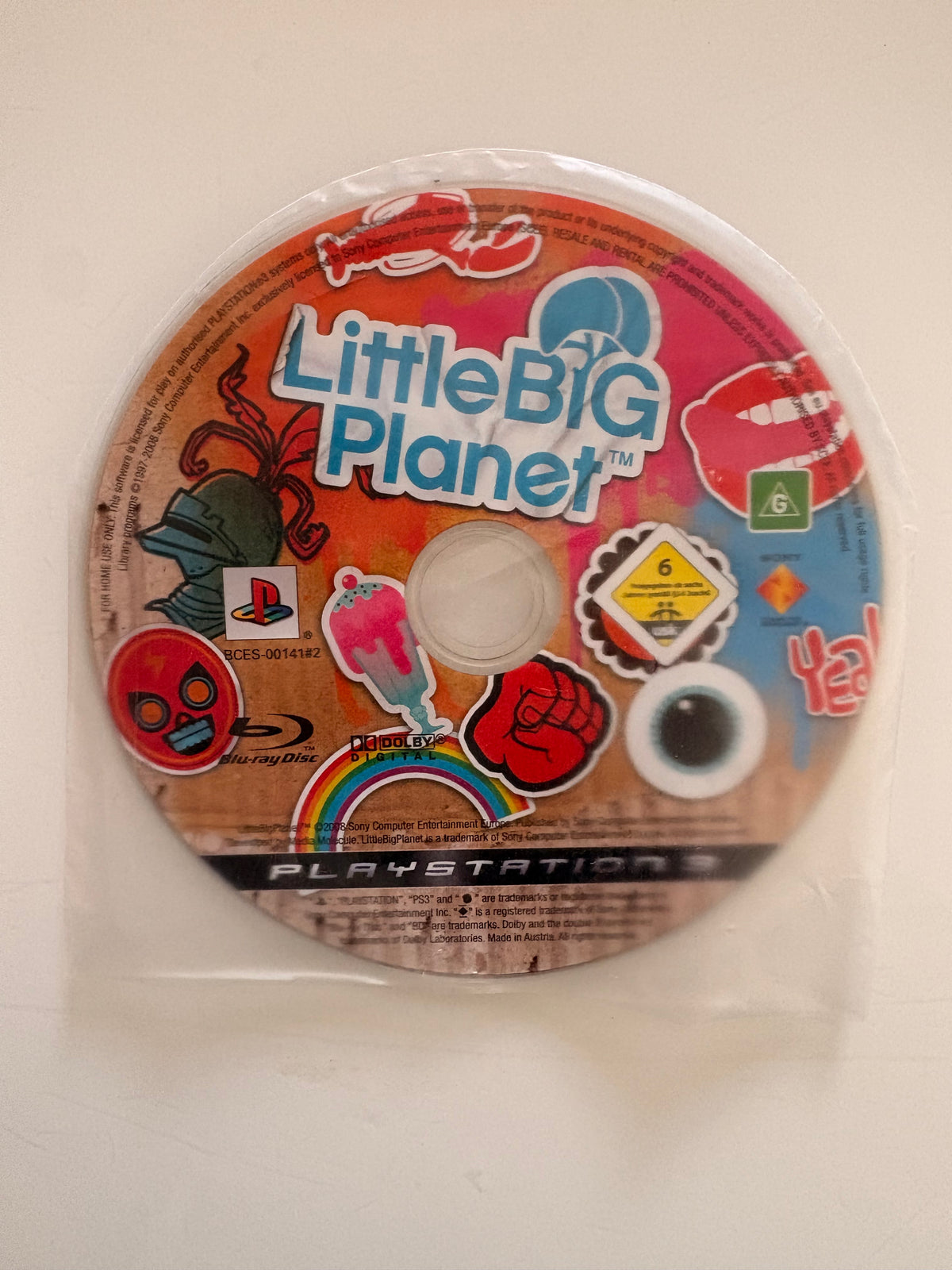 PlayStation 3 Slim (CECH-2004B) + 2 offizielle Sony-Controller + vollständige Verkabelung + Spiel LittleBigPlanet
