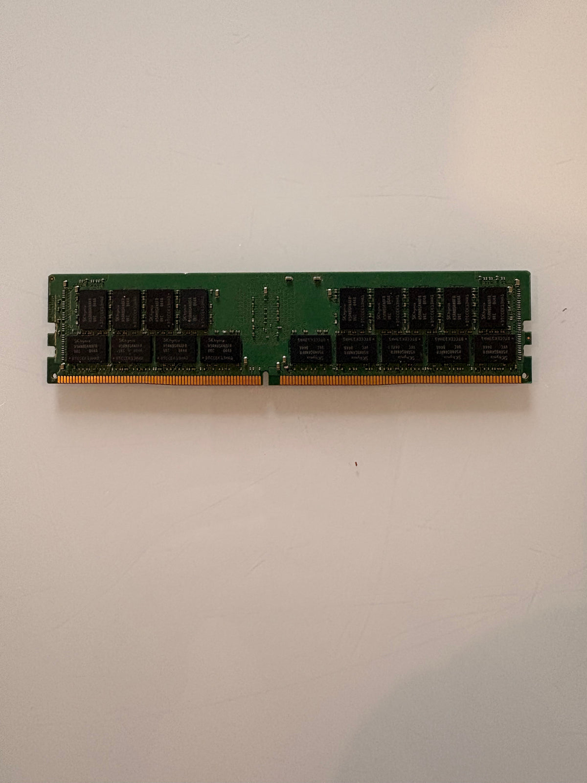 RAM Serveur SK Hynix 32 Go DDR4 2666 MHz ECC Registered (HMA84GR7AFR4N) — RDIMM