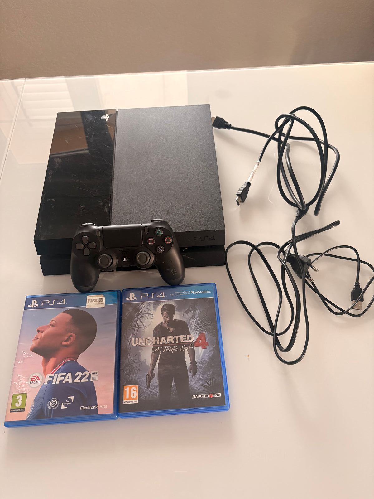 Pack Console Sony PlayStation 4 Fat Noire – Manette DualShock 4, Câblage Complet & 2 Jeux Inclus