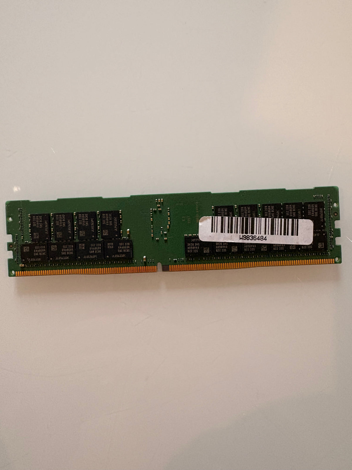 RAM Serveur Samsung 32 Go DDR4 3200 MHz ECC Registered (M393A4K40EB3) — RDIMM