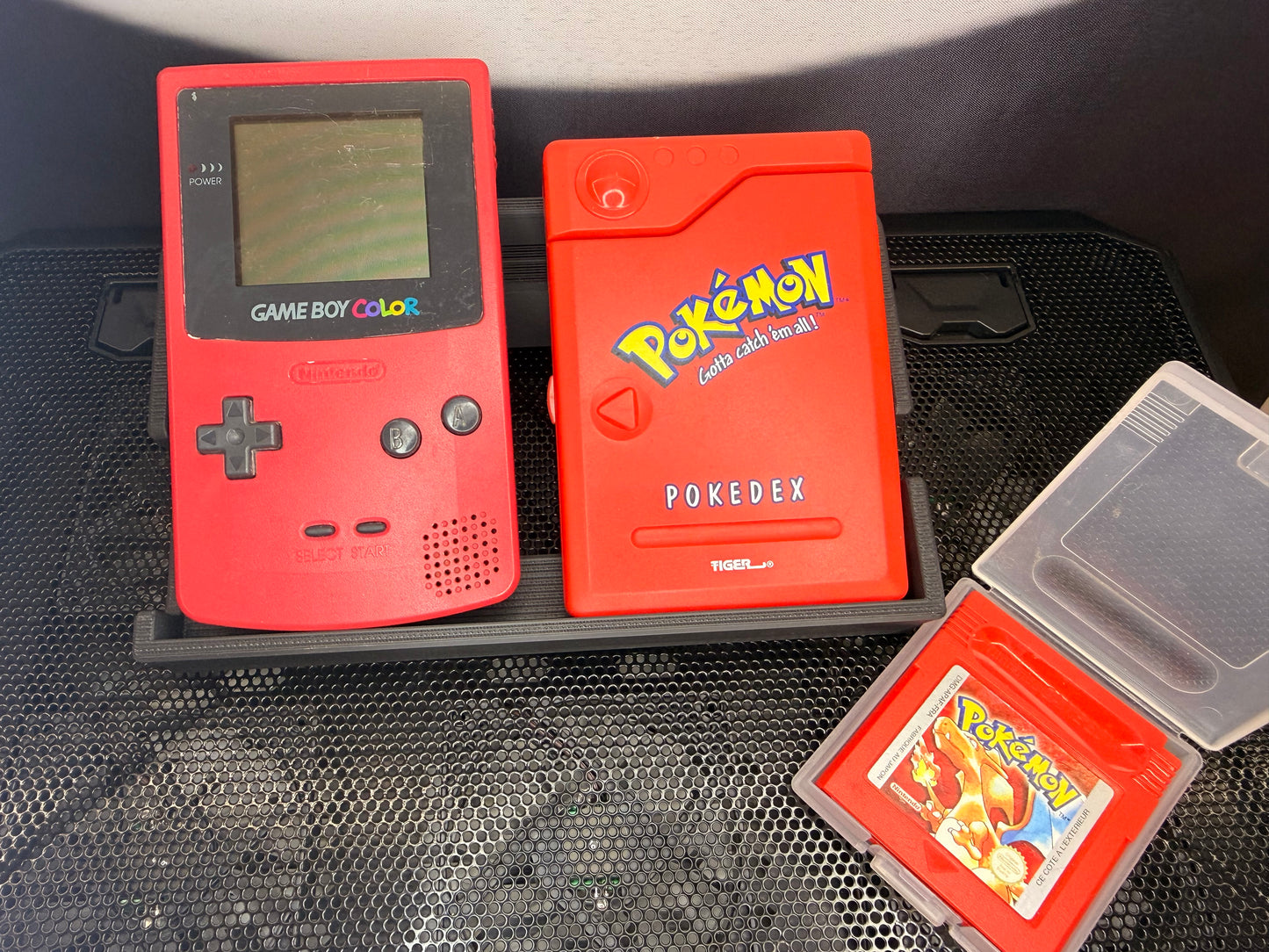 Pack Game Boy Color Rouge + Pokémon Rouge + Pokédex (Reconditionné)