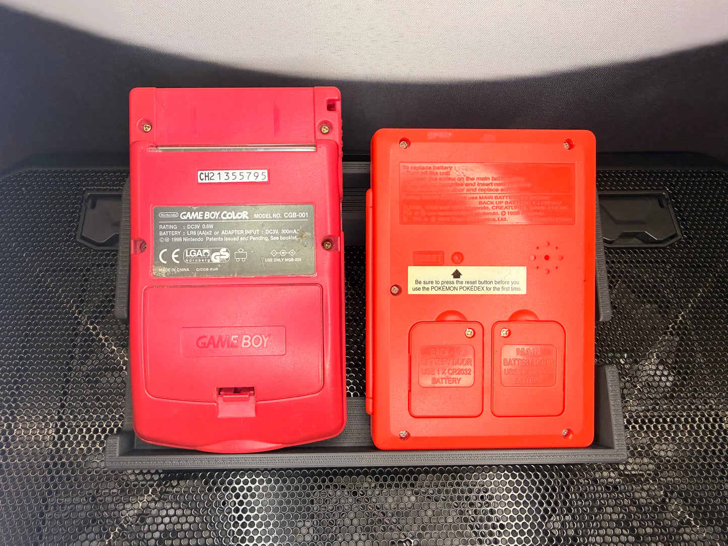 Pack Game Boy Color Rouge + Pokémon Rouge + Pokédex (Reconditionné)