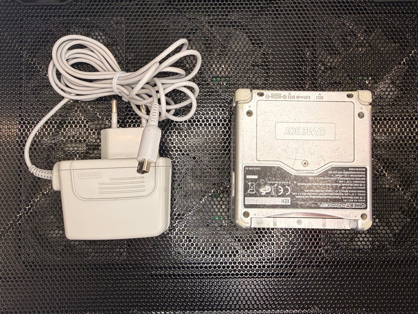 Pack Game Boy Advance SP Tribal Edition + 4 Jeux