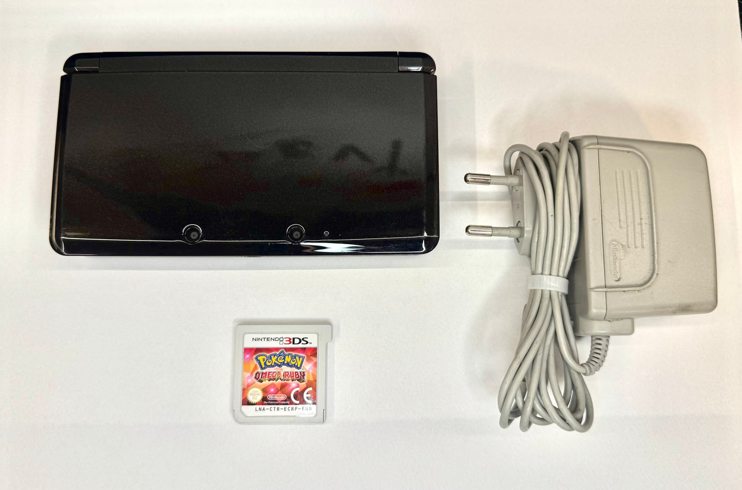 Pack "Black Volcano" : Nintendo 3DS Noire + Pokémon Omega Ruby