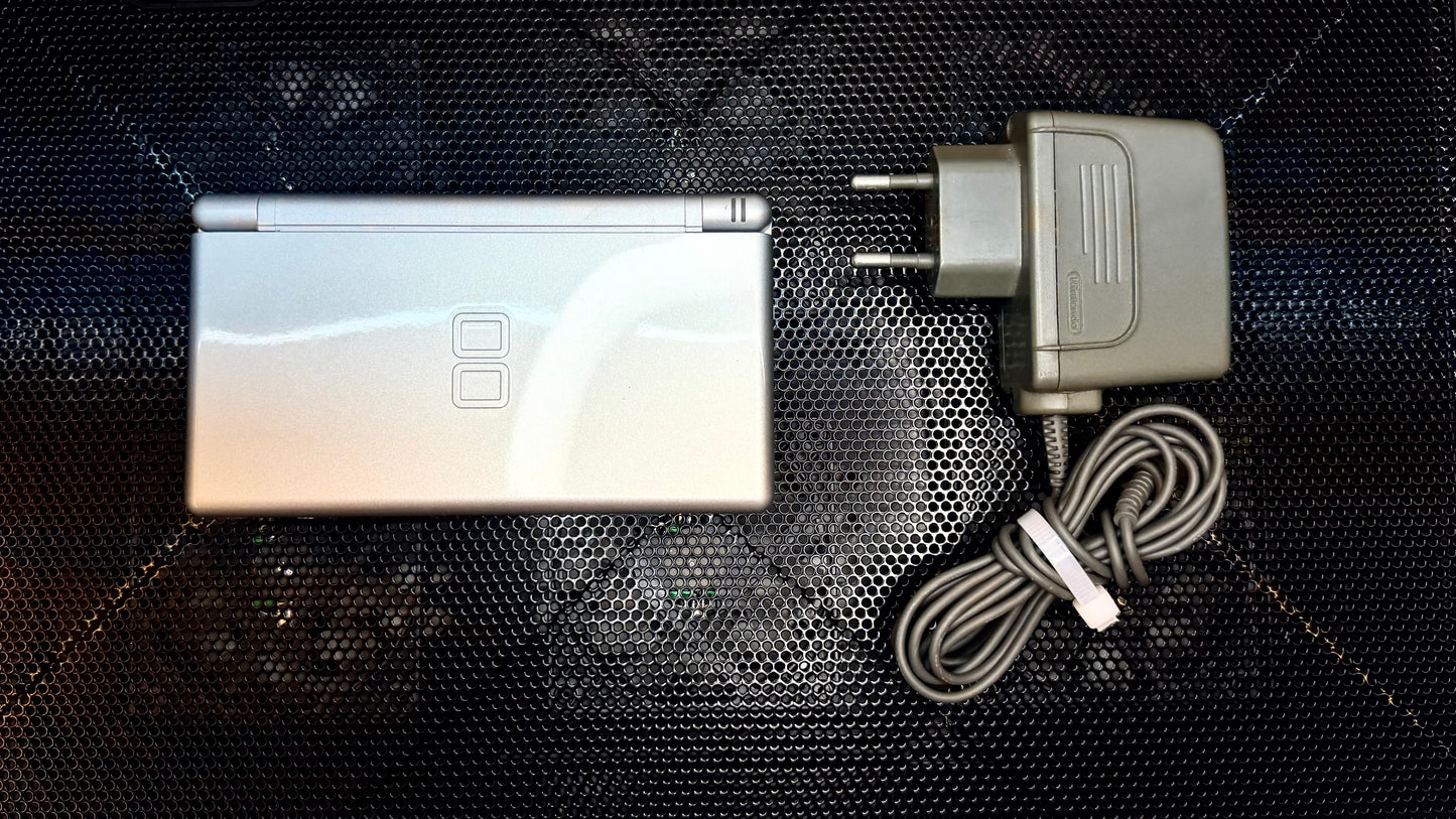 Pack "Silver Track" : Nintendo DS Lite + Jeux