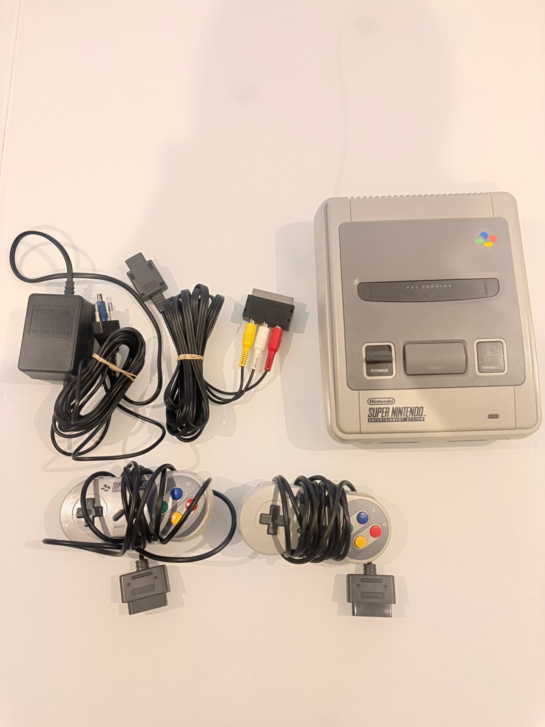Super Nintendo (SNES) PAL + 2 Manettes Officielles & Câblage Complet - DevilTek